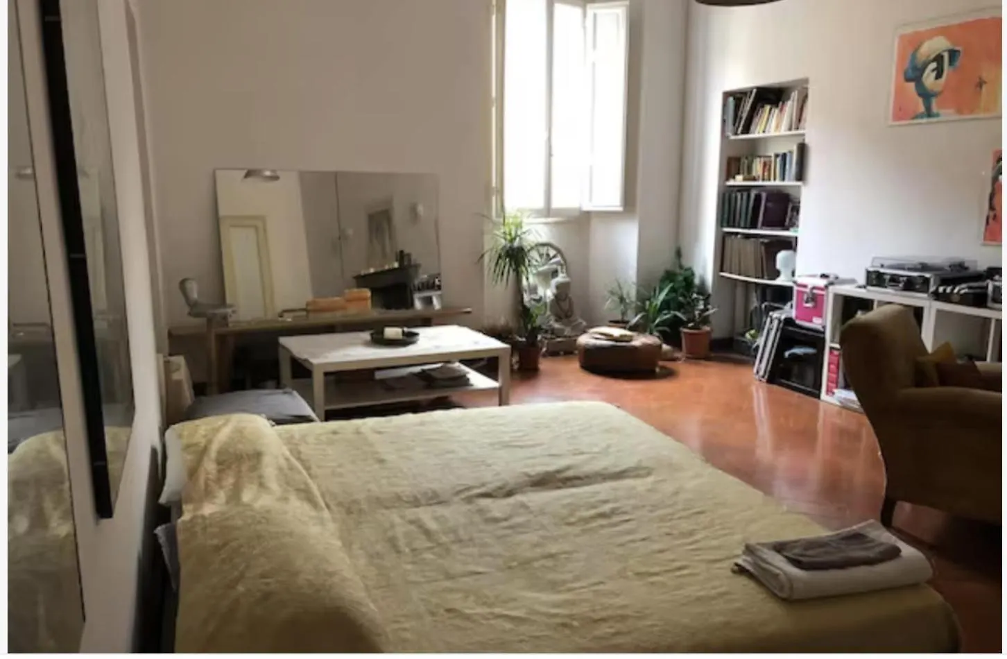 Large Room In Antique Building In Santo Spirito Florence