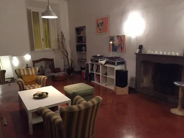 Homestay Large Room In Antique Building In Santo Spirito Florence